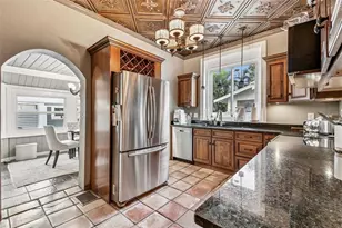 945 11th St N, Saint Petersburg, FL 33705 - Photo 27