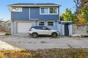 945 11th St N, Saint Petersburg, FL 33705 - Photo 63