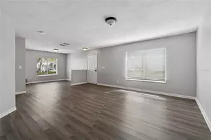 7402 E Bank Dr, Tampa, FL 33617 - Photo 9