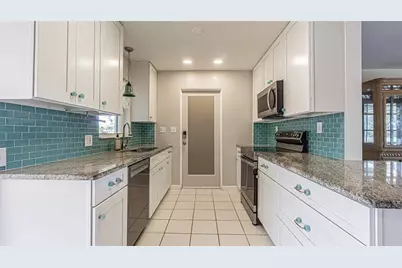 8524 120th Street, Seminole, FL 33772 - Photo 9