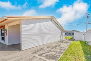 708 Tam O Shanter Ave, Sun City Center, FL 33573 - Photo 23