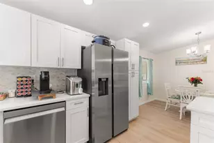 7106 Mt Essex Dr NE, Saint Petersburg, FL 33702 - Photo 11