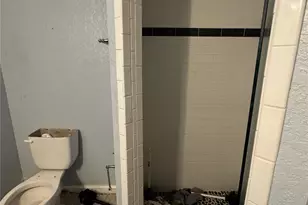 1736 W Country Club Dr, Tampa, FL 33612 - Photo 23