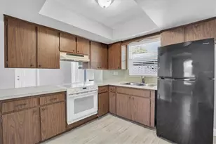 3401 37th St N, Saint Petersburg, FL 33713 - Photo 9