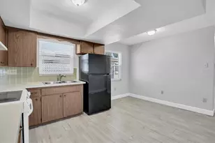 3401 37th St N, Saint Petersburg, FL 33713 - Photo 11