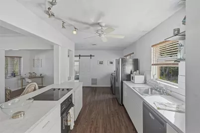 3515 Country Club Way S, Saint Petersburg, FL 33712 - Photo 9