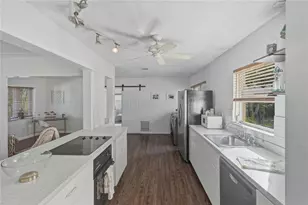 3515 Country Club Way S, Saint Petersburg, FL 33712 - Photo 9