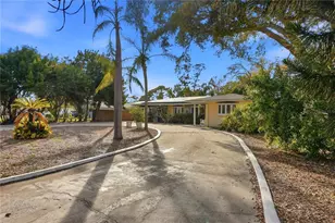 3515 Country Club Way S, Saint Petersburg, FL 33712 - Photo 3