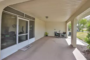 2001 Heathfield Cir, Sun City Center, FL 33573 - Photo 7