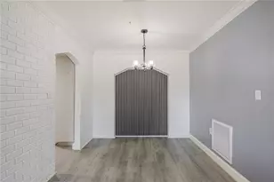 8725 N 52nd St, Tampa, FL 33617 - Photo 3