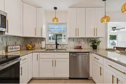 5682 46th Avenue N, Kenneth City, FL 33709 - Photo 11