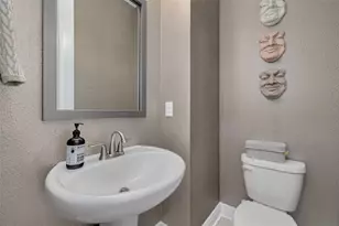 835 Burlington Ave N, Saint Petersburg, FL 33701 - Photo 11