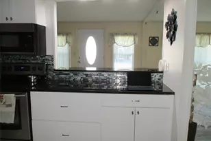 34542 Sweetpea Ln, Zephyrhills, FL 33541 - Photo 11