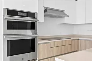 400 Central Ave, Saint Petersburg, FL 33701 - Photo 17