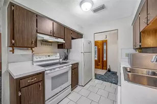 1201 N Palm Dr, Plant City, FL 33563 - Photo 9