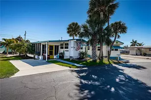 8678 44th Ave N, Saint Petersburg, FL 33709 - Photo 3