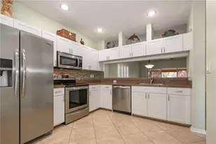 11300 Harbor Way, Largo, FL 33774 - Photo 7