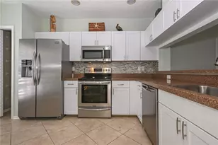 11300 Harbor Way, Largo, FL 33774 - Photo 7