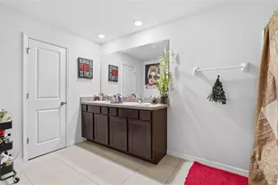 7811 Davie Ray Dr, Zephyrhills, FL 33540 - Photo 33