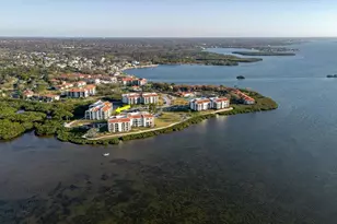 208 Mariner Dr, Tarpon Springs, FL 34689 - Photo 3