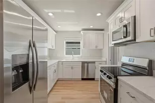 4511 Helena St NE, Saint Petersburg, FL 33703 - Photo 9