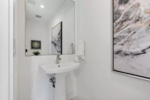 301 1st St S, Saint Petersburg, FL 33701 - Photo 33