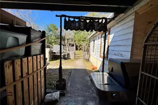 8716 N Temple Ave, Tampa, FL 33617 - Photo 17