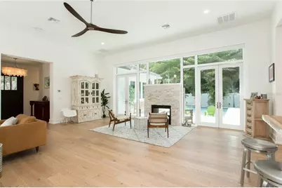 335 16th Avenue NE, Saint Petersburg, FL 33704 - Photo 9