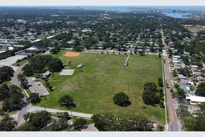 1826 Country Club Road N, Saint Petersburg, FL 33710 - Photo 13