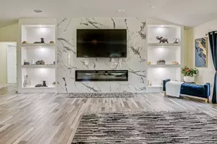 1826 Country Club Rd N, Saint Petersburg, FL 33710 - Photo 7