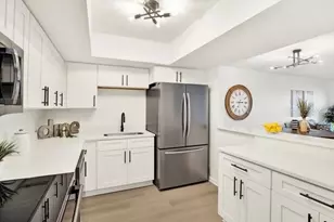 5220 Brittany Dr S, Saint Petersburg, FL 33715 - Photo 5