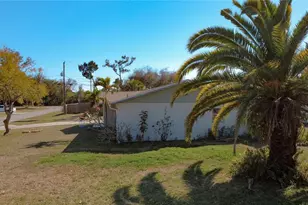 1144 Pineland Ave, Venice, FL 34285 - Photo 31