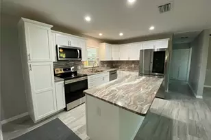 38415 9th Ave, Zephyrhills, FL 33542 - Photo 9