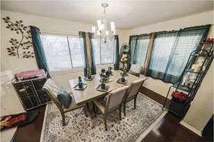 8140 Terrace Garden Dr N, Saint Petersburg, FL 33709 - Photo 3