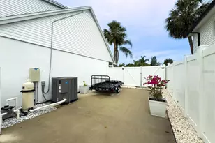 4725 Soapstone Dr, Tampa, FL 33615 - Photo 9