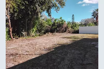 327 Barbara Circle, Belleair, FL 33756 - Photo 3