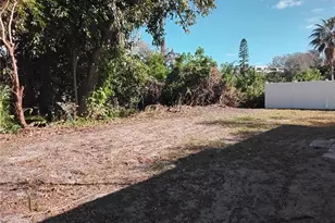 327 Barbara Cir, Belleair, FL 33756 - Photo 3