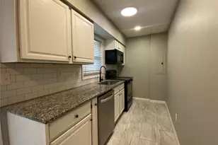 39656 Meadowood Loop, Zephyrhills, FL 33542 - Photo 11