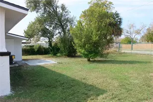 8308 Allamanda Ave, Tampa, FL 33619 - Photo 17