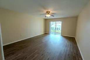 6327 Maisie Rd, Zephyrhills, FL 33542 - Photo 13