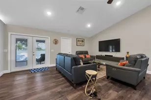 9901 Bay Dr, Gibsonton, FL 33534 - Photo 11