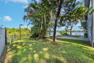 9901 Bay Dr, Gibsonton, FL 33534 - Photo 51