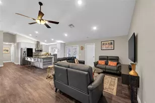 9901 Bay Dr, Gibsonton, FL 33534 - Photo 9