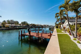 2032 Kansas Ave NE, Saint Petersburg, FL 33703 - Photo 9