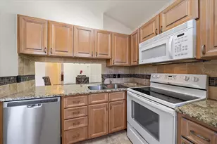 5654 Gardens Dr, Sarasota, FL 34243 - Photo 5