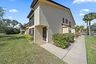 5654 Gardens Dr, Sarasota, FL 34243 - Photo 1