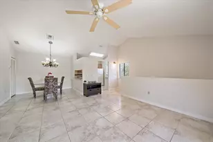 5654 Gardens Dr, Sarasota, FL 34243 - Photo 17