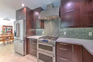 3208 W Hawthorne Rd, Tampa, FL 33611 - Photo 11