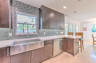 3208 W Hawthorne Rd, Tampa, FL 33611 - Photo 9