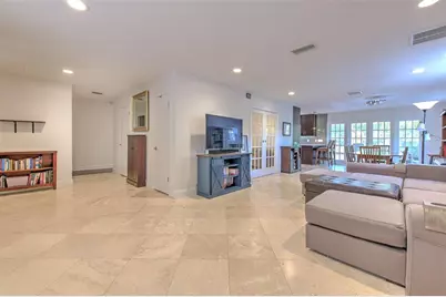 3208 W Hawthorne Road, Tampa, FL 33611 - Photo 3